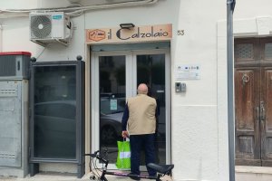 ANTICHI MESTIERI RINASCONO AD ADELFIA: LA SFIDA DI ALESSANDRO RACIOPPI CON LA SUA BOTTEGA DI CALZOLAIO