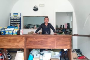 ANTICHI MESTIERI RINASCONO AD ADELFIA: LA SFIDA DI ALESSANDRO RACIOPPI CON LA SUA BOTTEGA DI CALZOLAIO
